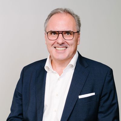 Dr. Maxilmilian Koch